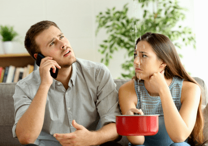 vazamento de água Vazamento no teto de casa